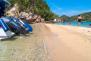 ... schon auf der Sandbank von Koh Phakbia reihen sich Speedboote und Longtails