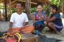 Die Seenomaden auf Koh Surin leben inzwischen auch teils von Holzschnitzereien
