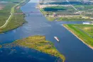 Der Intracoastal Waterway fließt parallel zum Mississippi durch das Gebiet bei New Orleans.