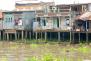 Typische Uferbebauung in den “Ballungsgebieten” des Mekongdeltas.