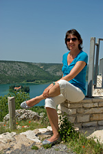 Claudia, im Hintergrund die Klosterinsel