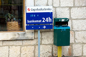 Hinweisschild Bankomat
