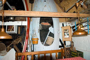 Ausstellungsstücke des Heimatmuseums: dänische Boote.