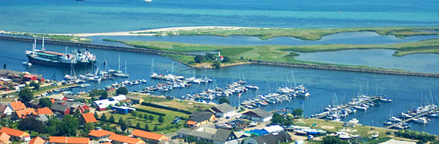 Luftbild vom Hafen von Marstall