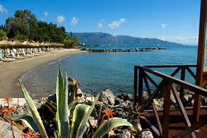 Griechenland: Strand des Hotels “Kontokali Bay”