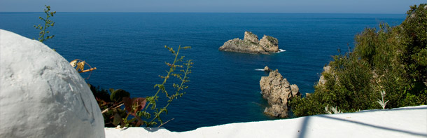 Blick vom Kloster Moni Paleokastritsa auf das Meer