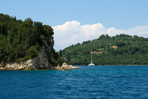 Blick auf die Küste von Meganisi